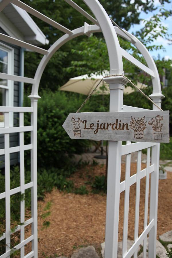 La Petite Hermine B&B Stoneham Exterior photo
