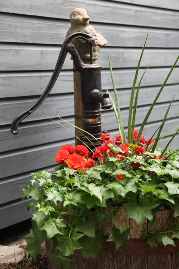La Petite Hermine B&B Stoneham Exterior photo