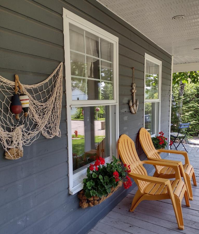 La Petite Hermine B&B Stoneham Exterior photo